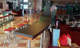 Remise à neuf du bar du bowling au Megarex à Haguenau : après