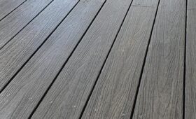 Habillage d'une terrasse existante en composite gris imitation bois