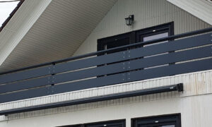Fabrication et pose de balustres de balcon en bois Douglas : après travaux