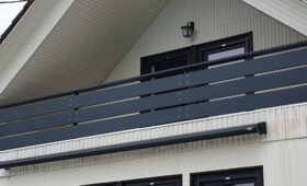 Fabrication et pose de balustres de balcon en bois Douglas : après travaux