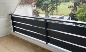 Fabrication et pose de balustres de balcon en bois Douglas