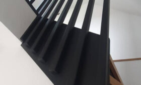 Habillage d’un escalier béton et pose d’un garde-corps style claustra