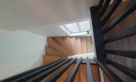 Habillage d’un escalier béton et pose d’un garde-corps style claustra
