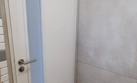 Fabrication et pose d’une porte et d’un placard de salle de bain