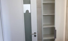 Fabrication et pose d’une porte et d’un placard de salle de bain