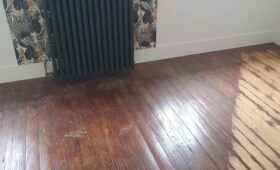 Ponçage et vernissage de parquets anciens : pendant les travaux