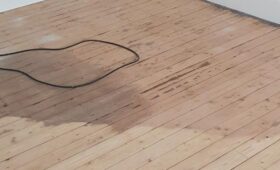 Ponçage et vernissage de parquets anciens : pendant les travaux