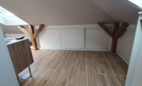 Réalisation et pose d'un agencement sous pente avec portes coulissantes