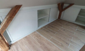 Réalisation et pose d'un agencement sous pente avec portes coulissantes