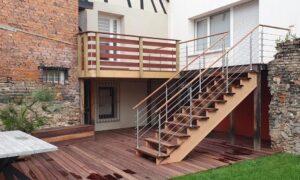 Remplacement complet d'une grande terrasse avec 2 balcons et un escalier en bois Padouk