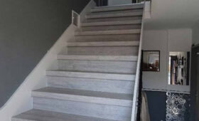 Habillage d’escalier avec revêtement de sol stratifié