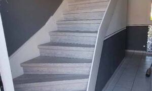 Habillage d’escalier avec revêtement de sol stratifié