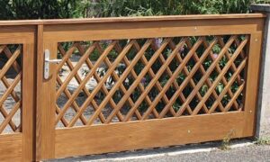 Fabrication et pose à l'identique d'un portail en bois Douglas